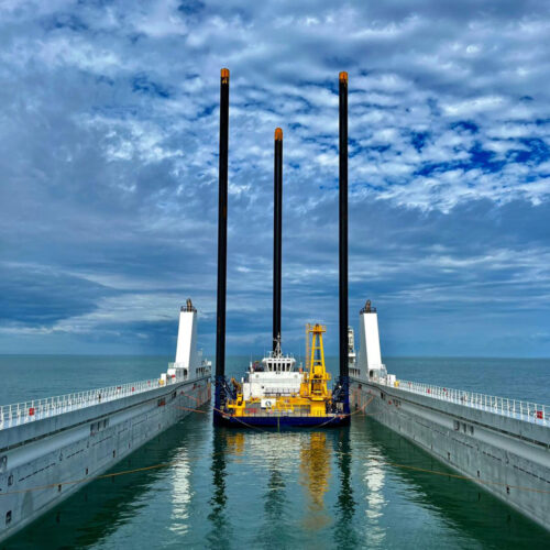 transport off shore jack up barge