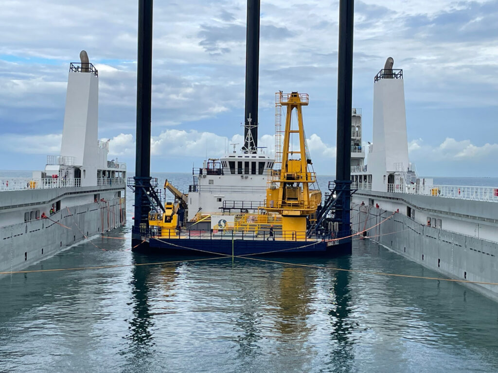 transport off shore jack up barge