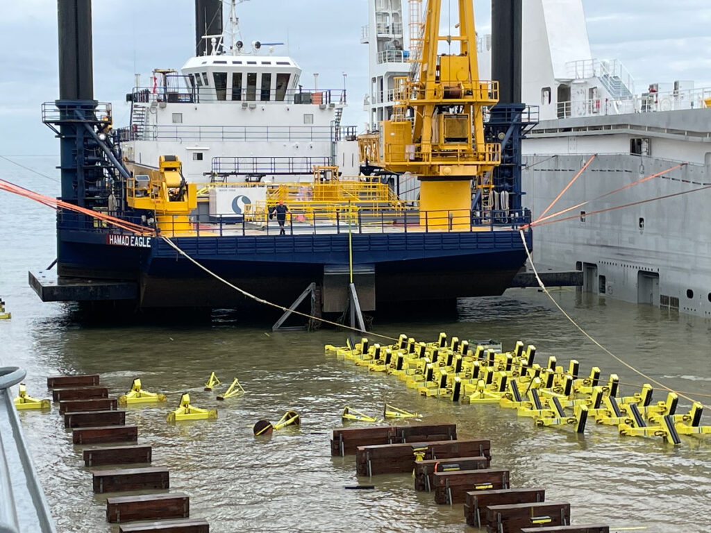 transport off shore jack up barge