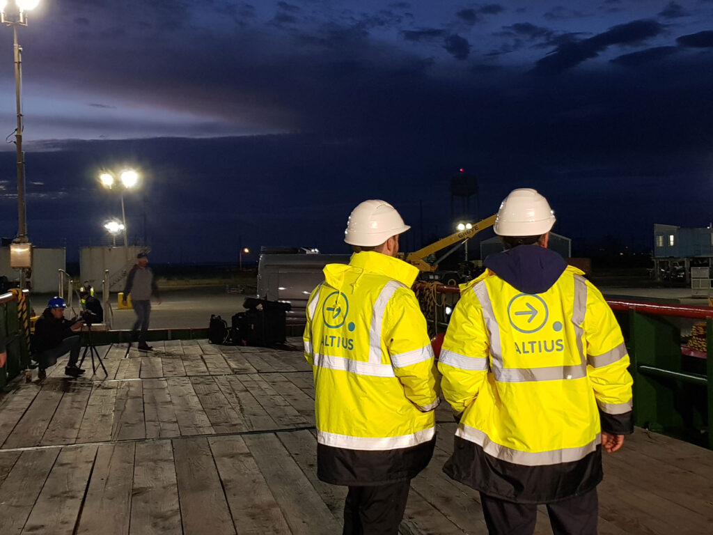 transport off shore jack up barge